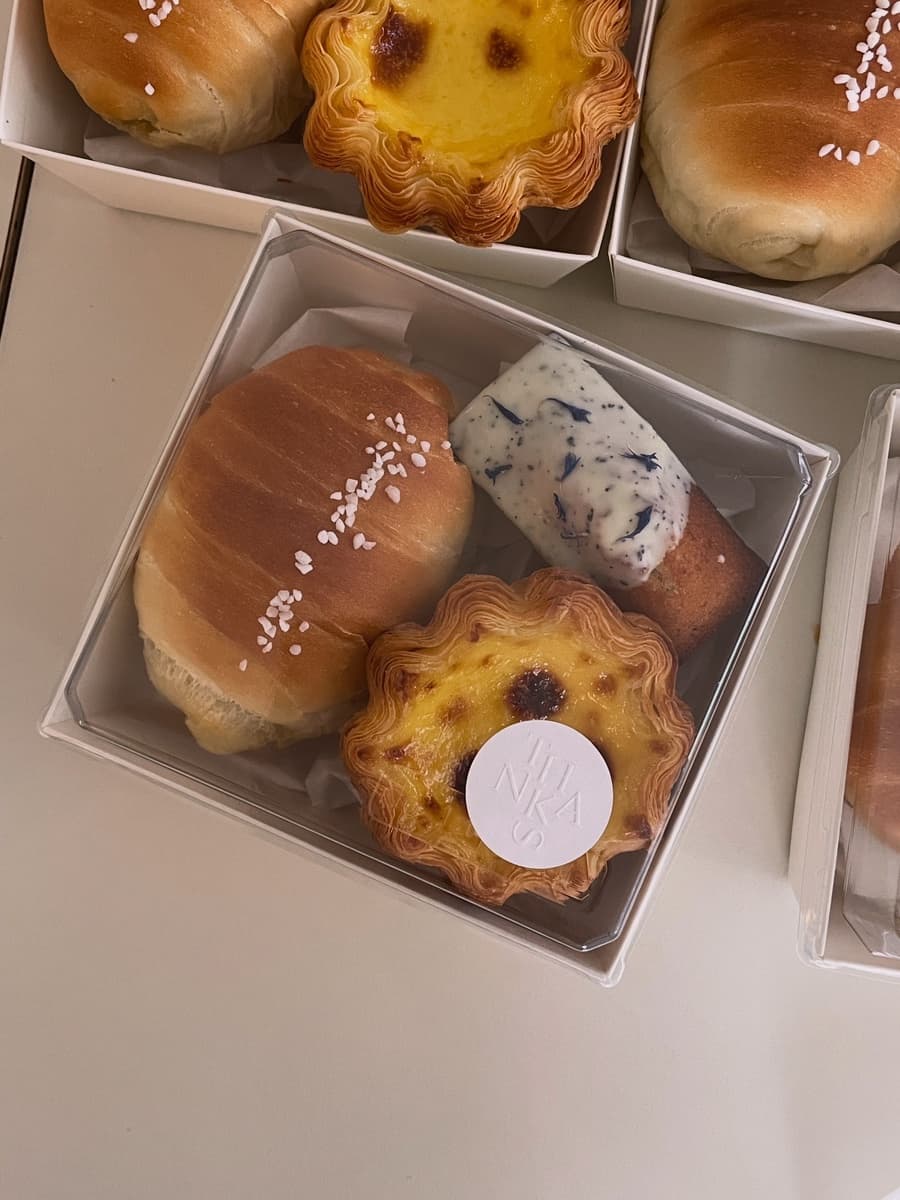 자유구성 박스 — 소금빵·휘낭시에·에그타르트